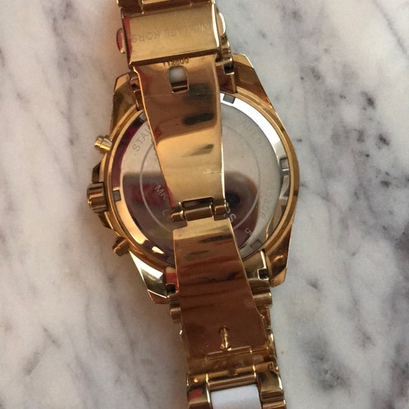 Michael Kors Gold & White Acrylic Oversized Watch - Picture 4 of 4